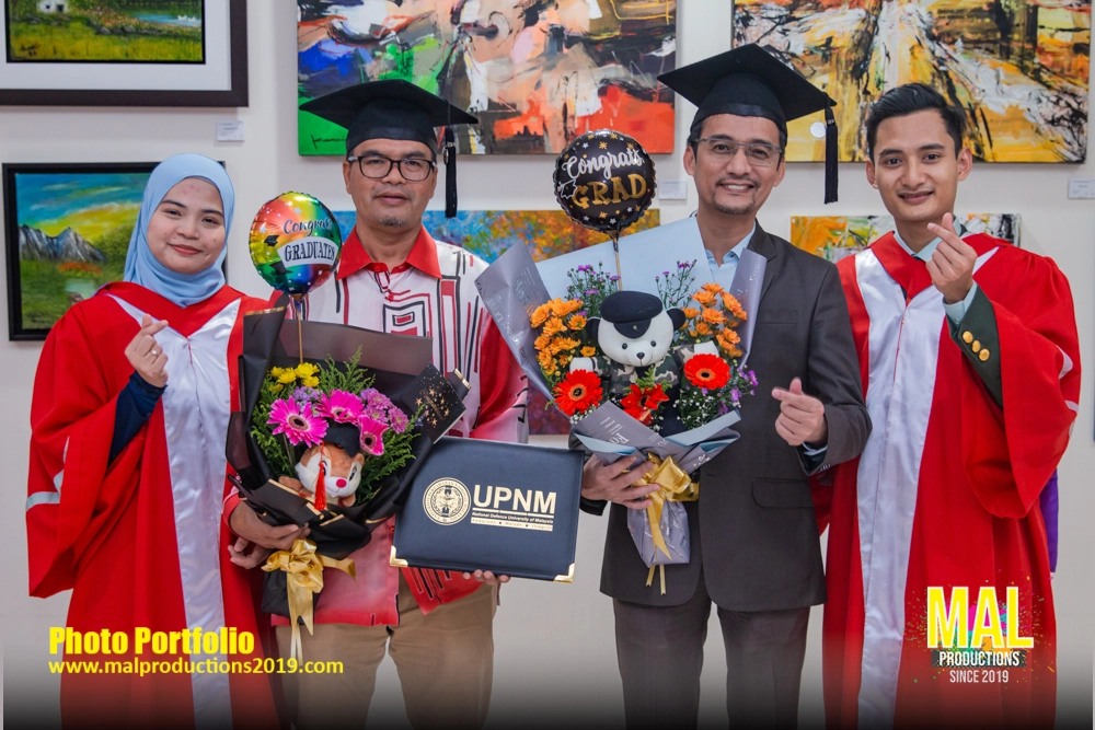 Gaduation Convocation PWTC Family Portfolio MAL 2019 -13.webp